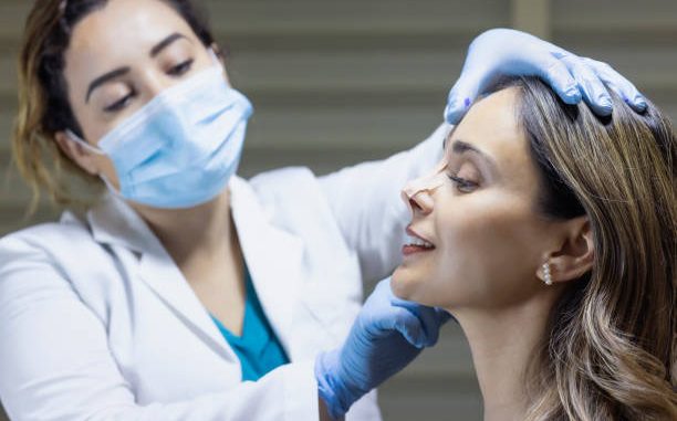 Tout d’abord, il faut comprendre que le nez est essentiel à la respiration. En effet, il filtre, réchauffe et humidifie l’air inspiré.