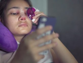 Tout d’abord, un nez bouché peut avoir différentes causes. Ensuite, il est important de distinguer les origines temporaires