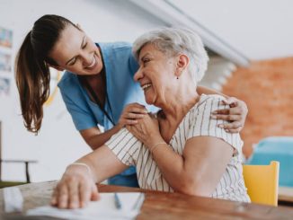 Pratiquer une activité physique régulière améliore le corps. En effet, bouger stimule le cœur. De plus, cela réduit le risque de