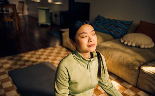 Le sommeil influence directement la santé physique et mentale. En effet, dormir moins de sept heures affaiblit l’organisme.